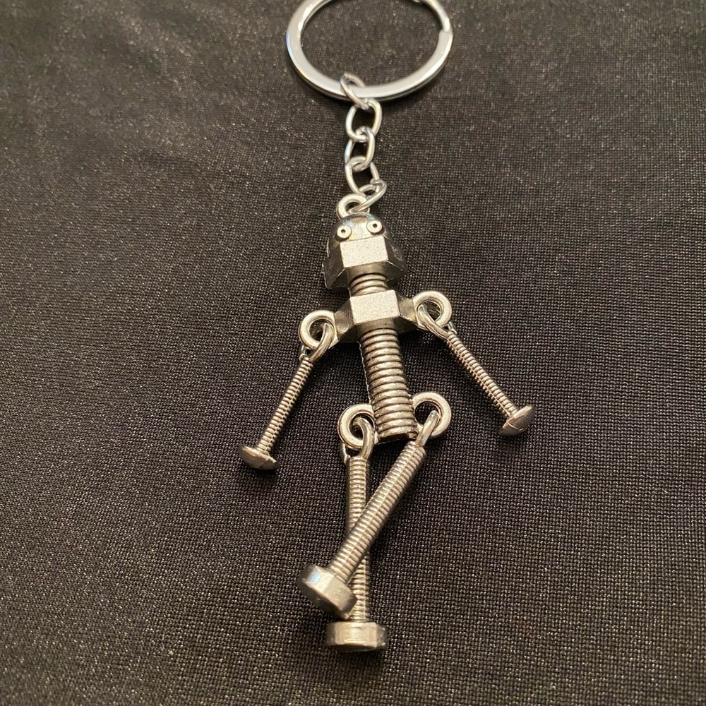 Dancing Metal Robot Keychains Are Cute and Sleek - Picture 6 of 6